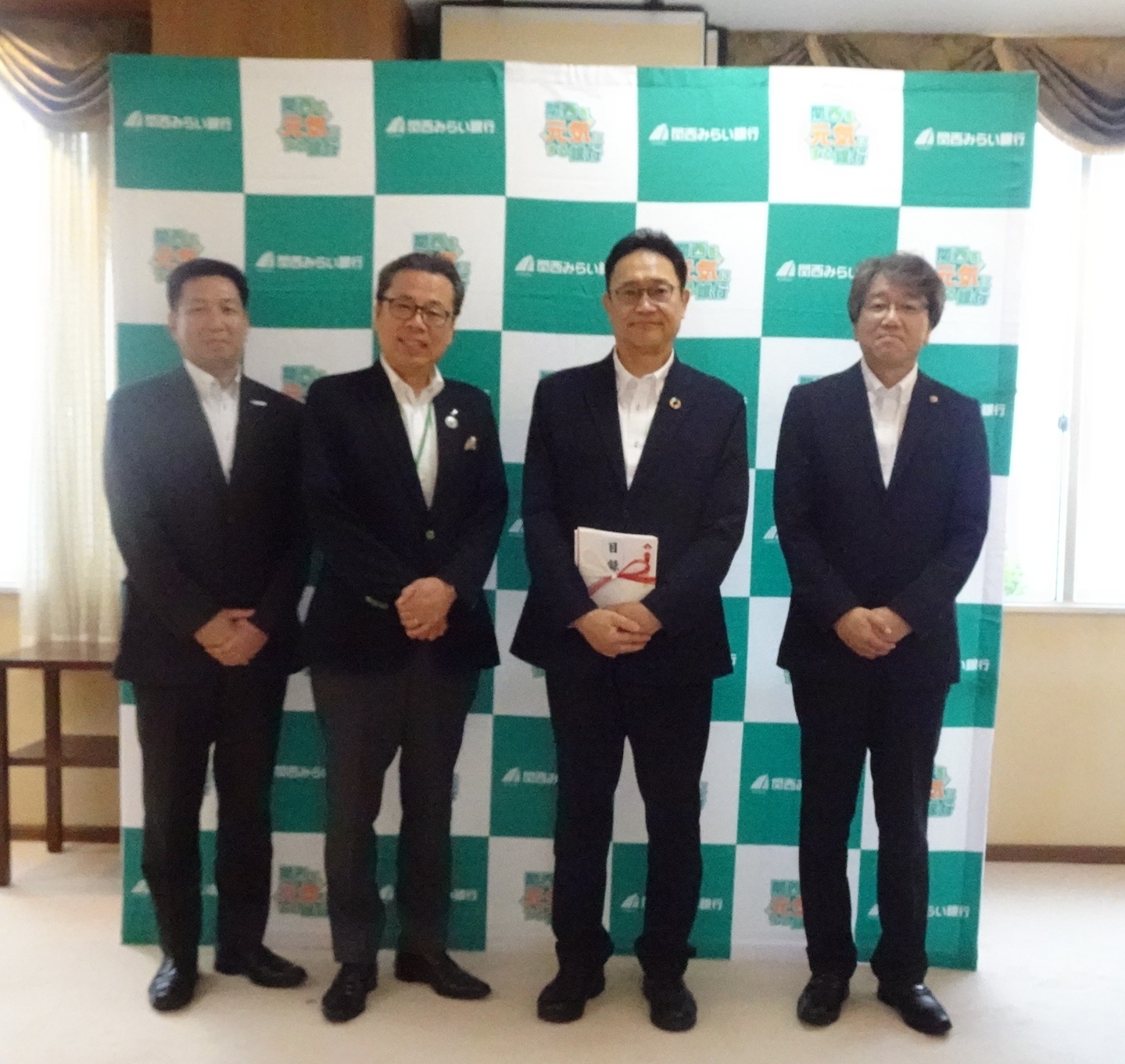 関西みらい銀行様よりご寄附をいただきました！